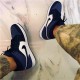 Jordan 1 Mid Obsidian Sanded Purple Obsidian/Sanded Lila-Vit Jordan Skor